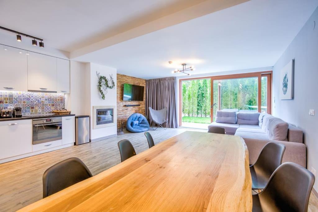 Splendor 3 Bedroom Flat In Silver Mountain ポイアナ・ブラショフ エクステリア 写真