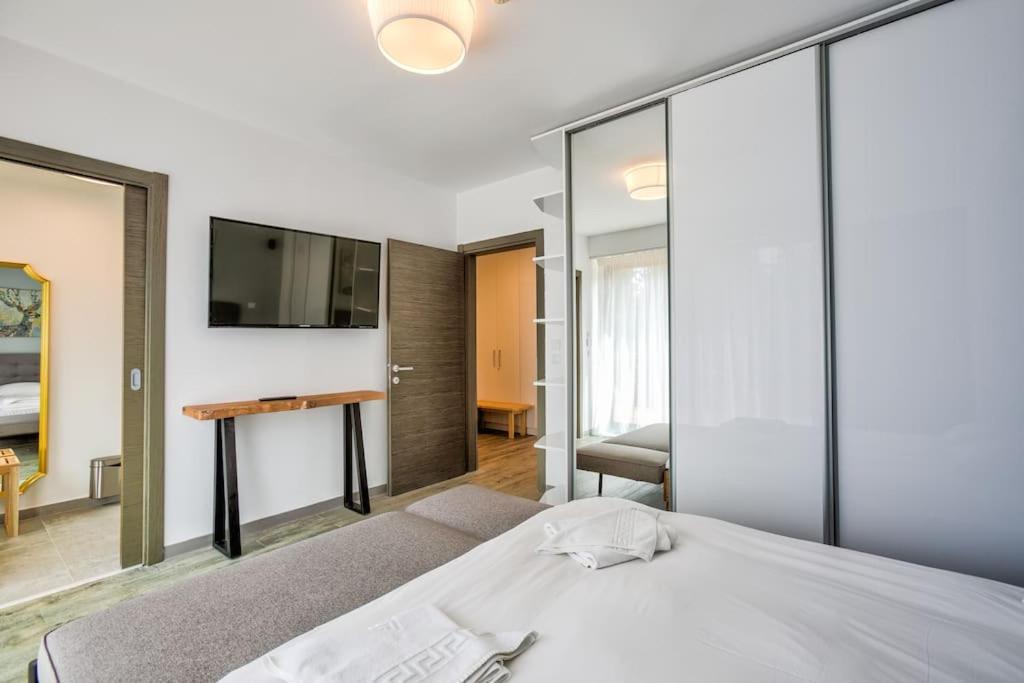 Splendor 3 Bedroom Flat In Silver Mountain ポイアナ・ブラショフ エクステリア 写真