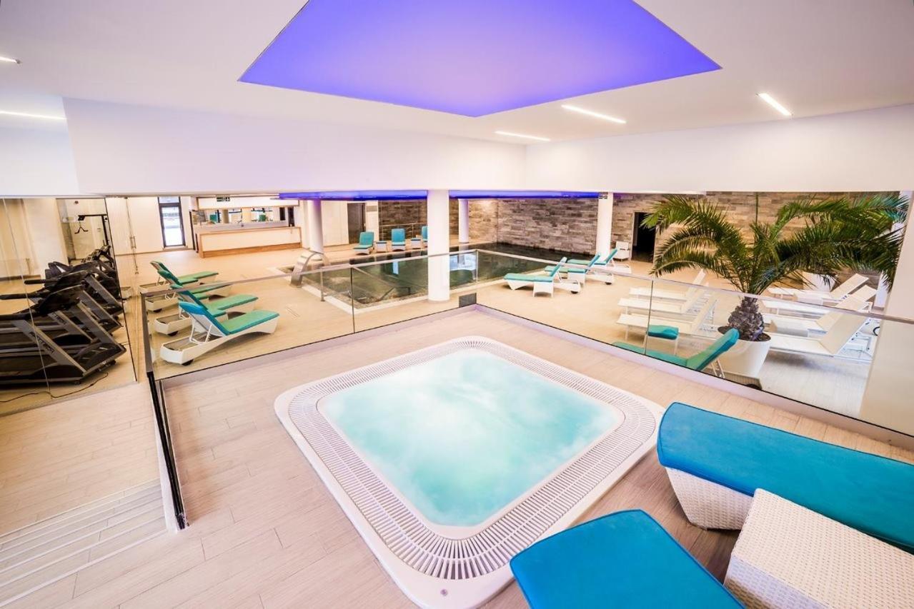 Splendor 3 Bedroom Flat In Silver Mountain ポイアナ・ブラショフ エクステリア 写真